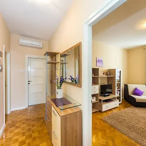  Apartment Colona